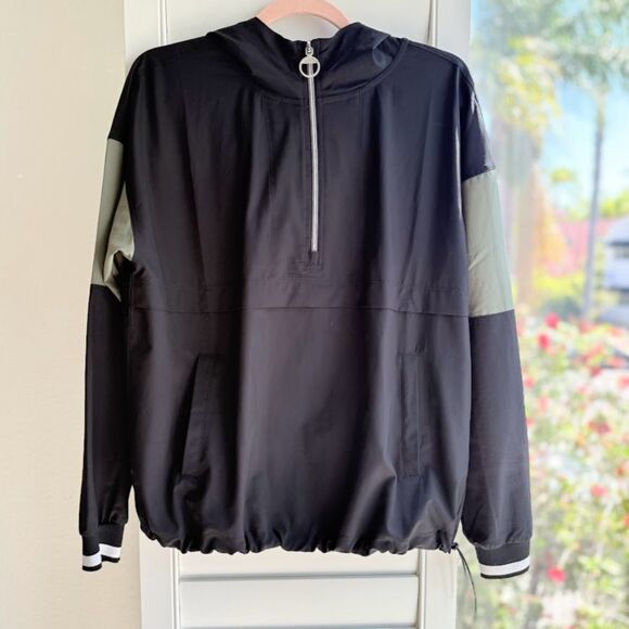 Calvin Klein Quarter Zip Windbreaker Hoodie in Black & Olive Green size xs - Picture 2 of 8